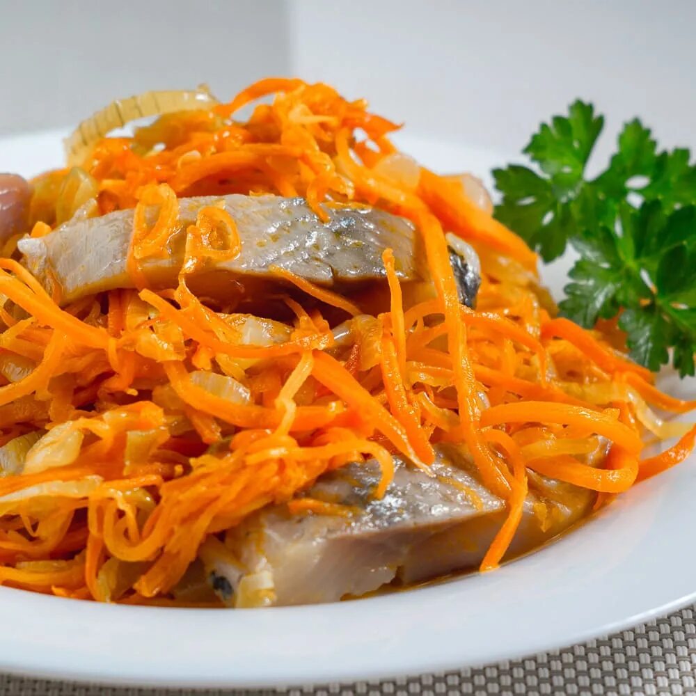 Рецепт сельди с морковью и луком. Сельдь хе по-корейски. Рецепт сельди с морковью и луком. Сельдь хе по-корейски. Салат с рыбой и морковью с луком.