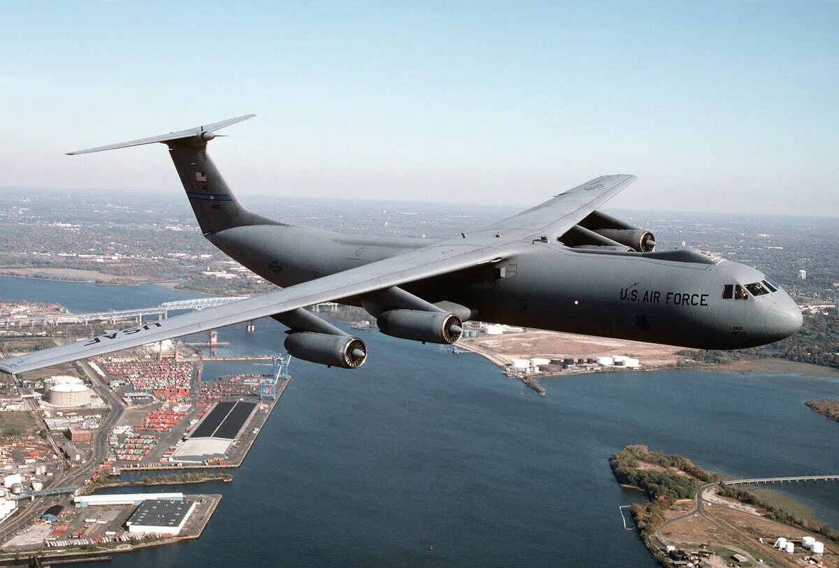 Б2 спирит. Где самолет сша. Дэвис монтан аризона. Авиабаза барксдейл луизиана. Американский военный транспортный самолет.