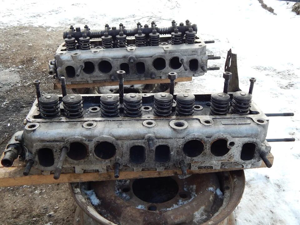 Головка цилиндров змз. Головка блока змз 402. гбц газ волга 402. головка гбц газель 402. головка гбц змз 402.