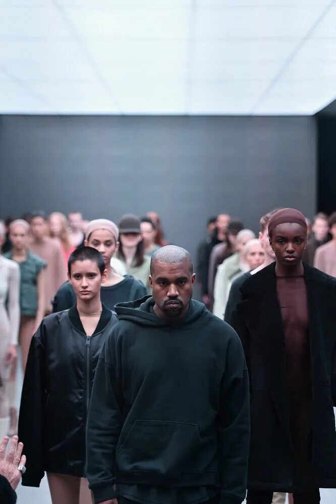 Канье почему так одевается. Kanye west. канье уэст 2025. gap kanye west. коллаборация канье уэста.