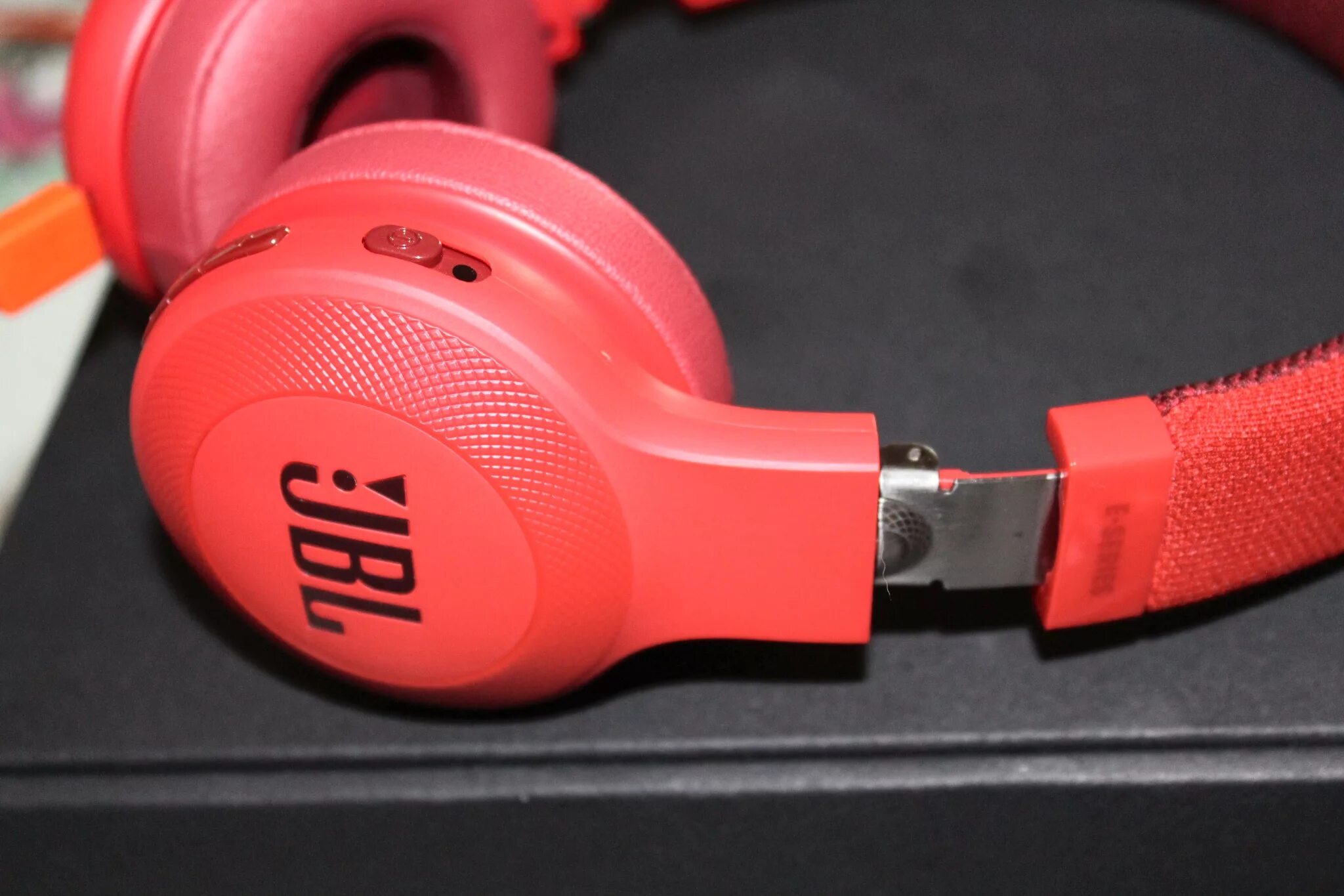 Беспроводные наушники JBL e45bt. JBL e45bt Red. JBL e45bt Red Warranty. 999905001 JBL e45bt (Red).