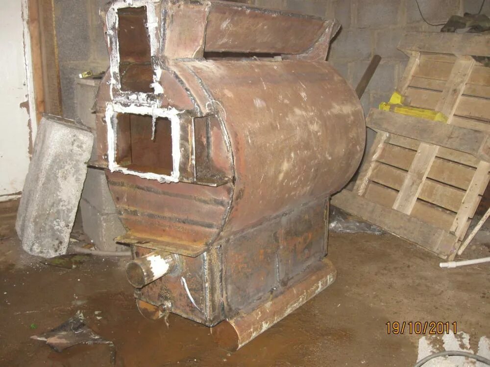 Сварка котлов. Производственный цех. Сварка котлов. Котел для варки скотине. Сварка котлов.