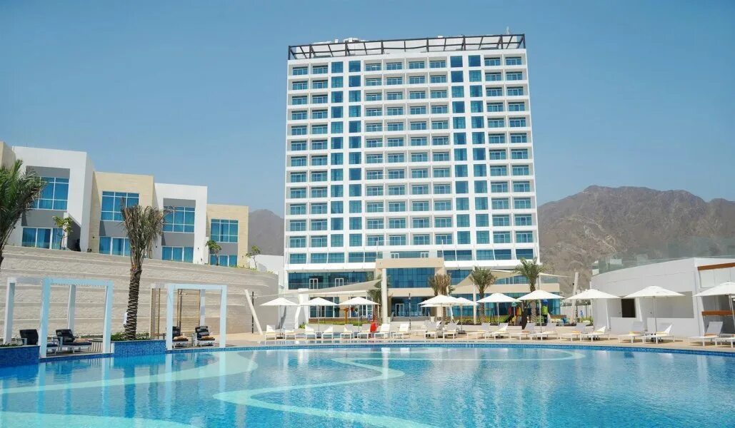 Royal beach hotel fujairah. Фуджейра Мирамар 5. Royal m Beach Resort al Aqah 5 ОАЭ Фуджейра. Royal m Hotel Fujairah 5 Фуджейра.