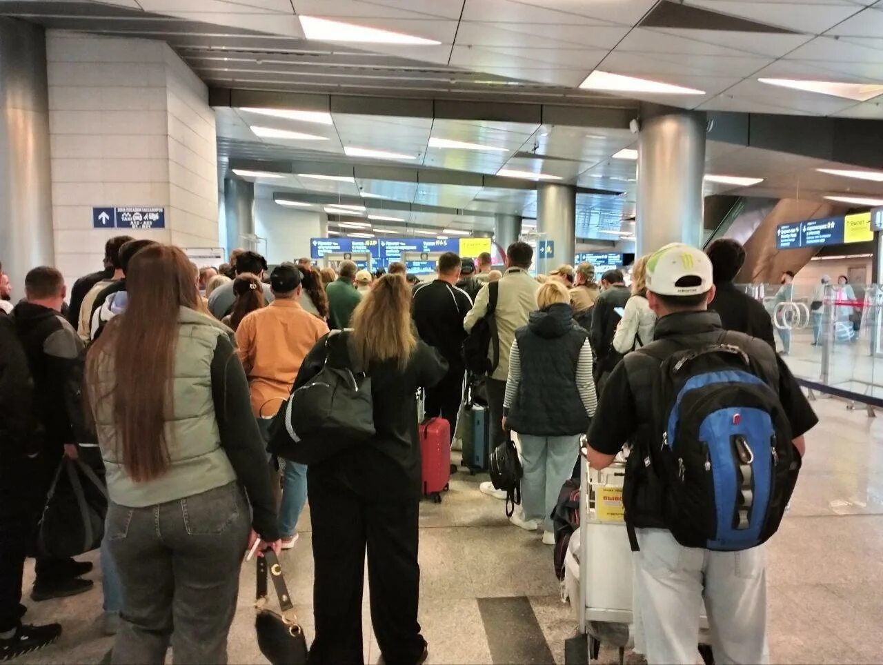 Задержка самолета шереметьево. Шереметьево дубай рейсы. почему задержали рейс дубай москва сегодня.