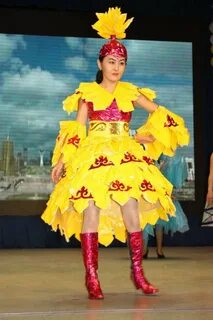 Үлкен силикон сиськилерді қысу