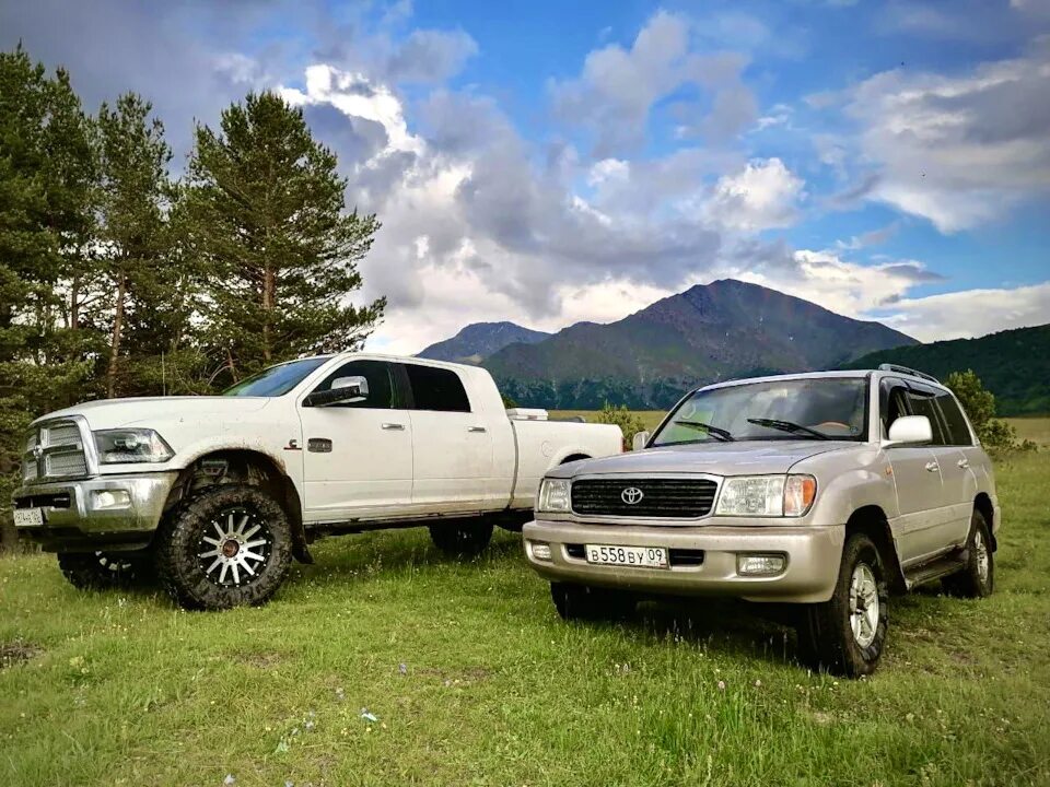 Ram россия. Dodge Ram 3500 TRX. Dodge Ram 4500. Dodge Ram 200. Ram 1500 vs Land Cruiser 200.