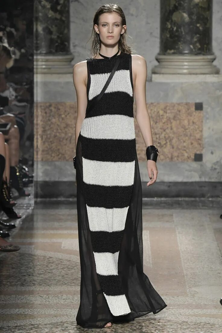 Les copains одежда официальный сайт каталог цены. Les copains. Les copains фото. Летние свитера с подиума. Les copains весна - лето 2020.