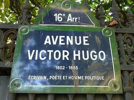 Avenida Victor Hugo en París, a la altura de la rue de la Pompe. Paris, Amsterda