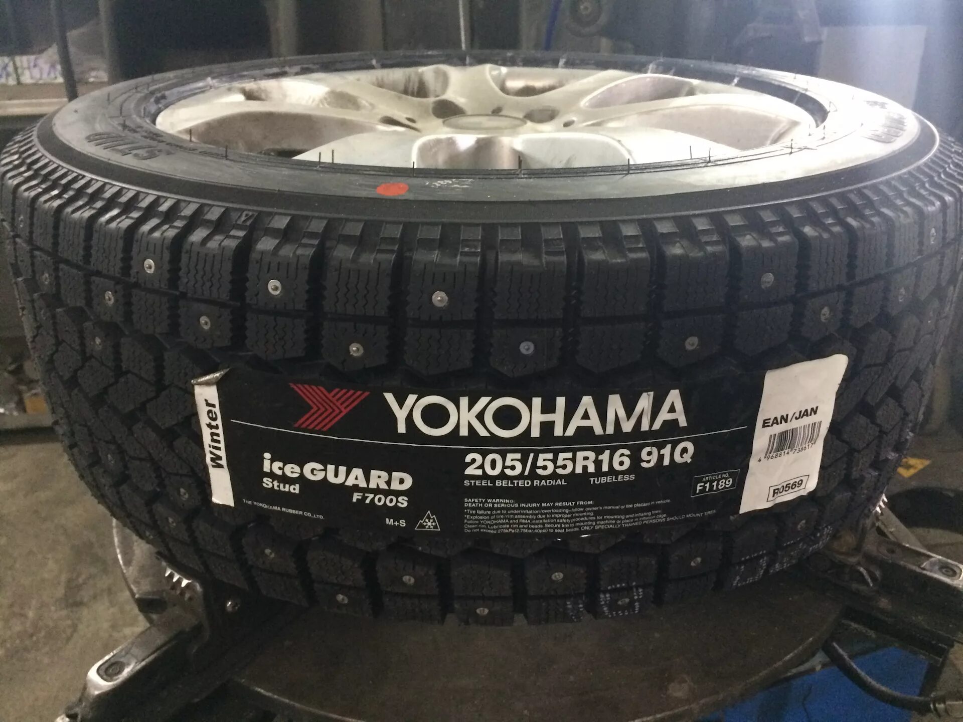 Шины йокогама айс гуард. Yokohama Ice Guard f700s. Yokohama Ice Guard 700. Шины Yokohama Ice Guard f700s. Yokohama stud Ice Guard 700.