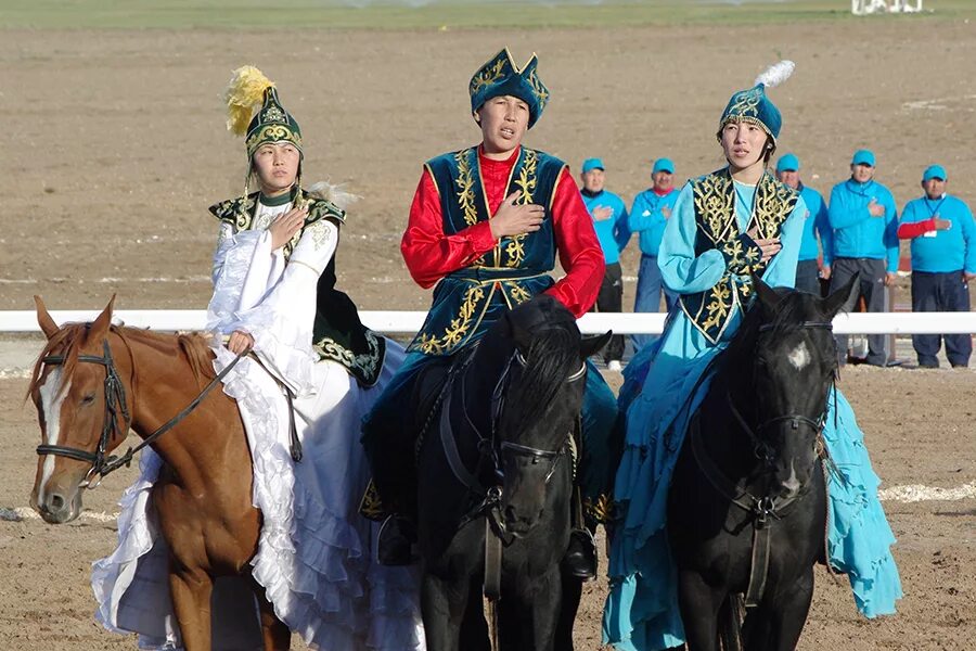 Kazakh traditional. Культура Казахстана. Казахстан культура и традиции. Традиции и обычаи народов Казахстана. Традиции и обычаи казахского народа.