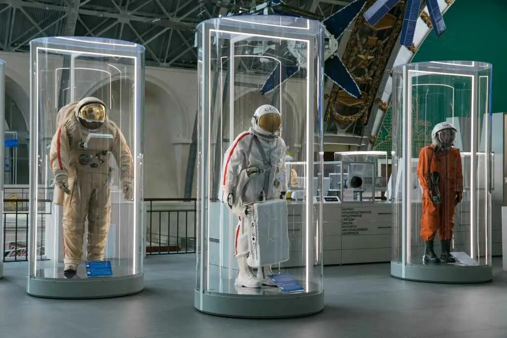 Космонавт на вднх. Космонавт на вднх