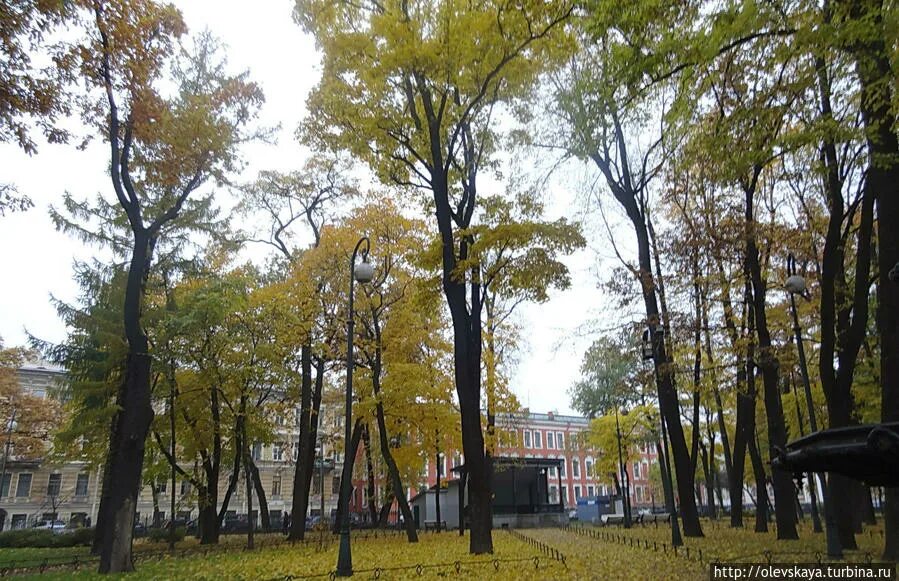 Парк на васильевском острове. Румянцевский сад осенью Санкт-Петербург. Румянцевский сквер Санкт-Петербург. Соловьевский сад в Санкт-Петербурге. Румянцевский сквер Васильевский остров.