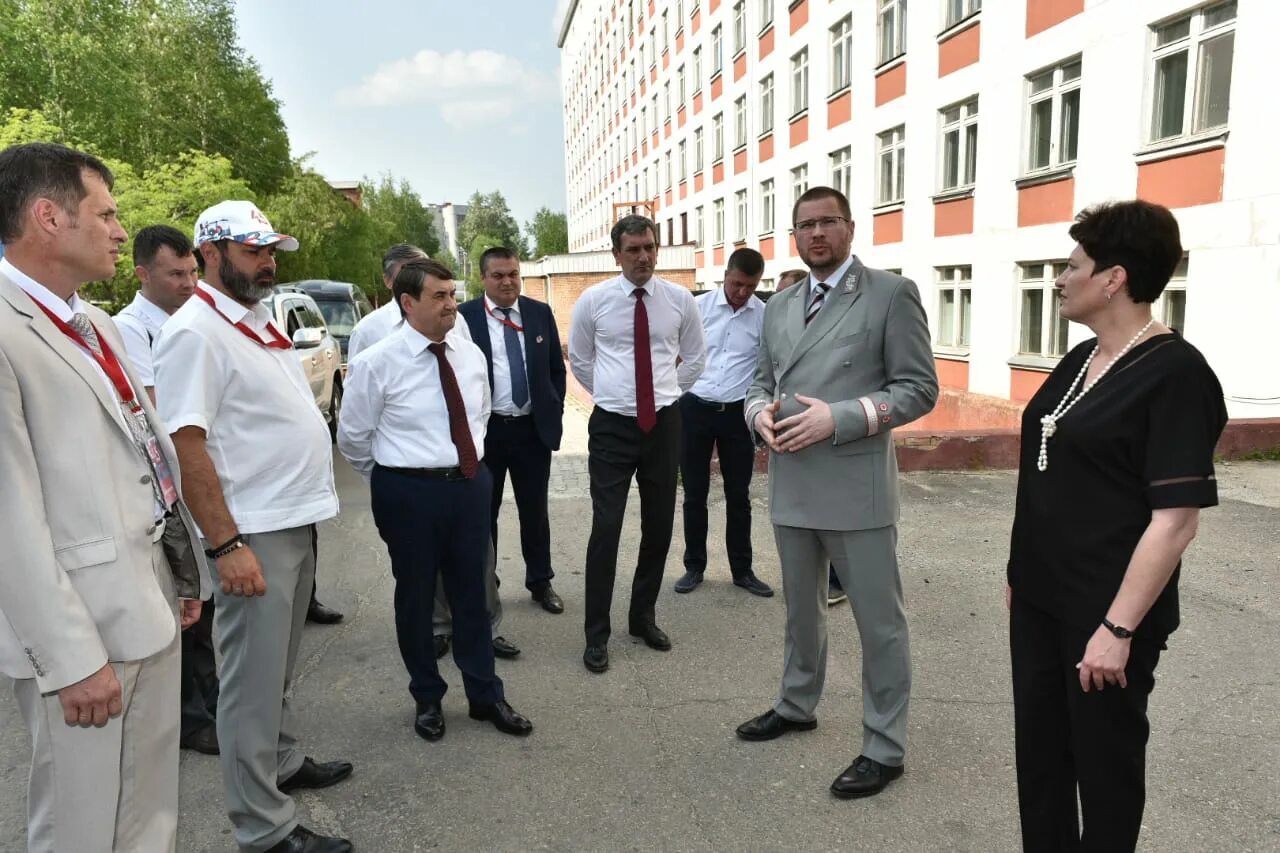 Тындинская больница Амурской области. Тында поликлиника. Железнодорожная поликлиника Тында. Железнодорожная клиника в Тынде. Сайты больниц амурской области