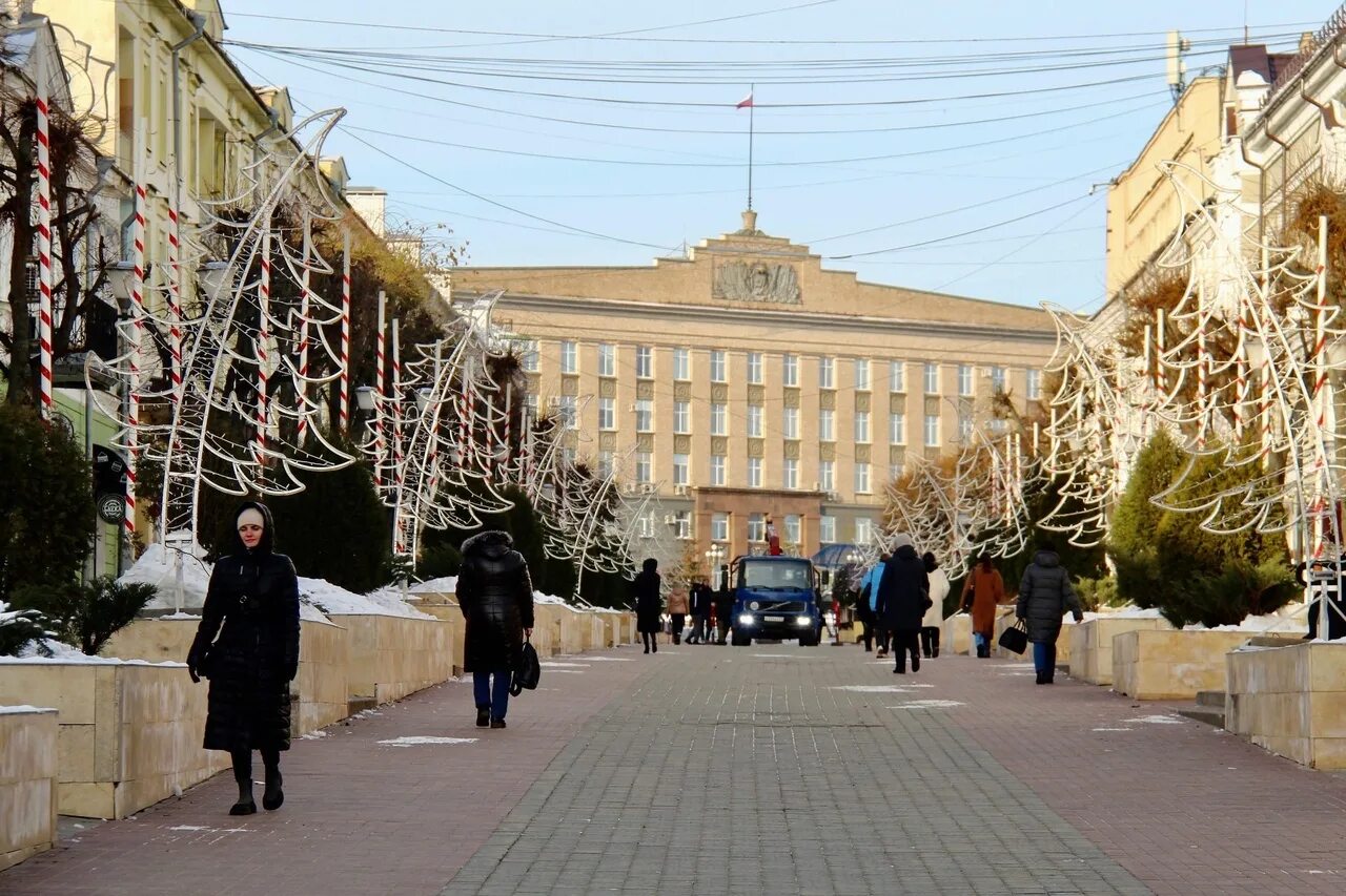 Ереван 2023 год. Площадь Ленина Орел. Новогодние украшения для улицы. Тверская площадь новый год. Украшение площади к новому году.