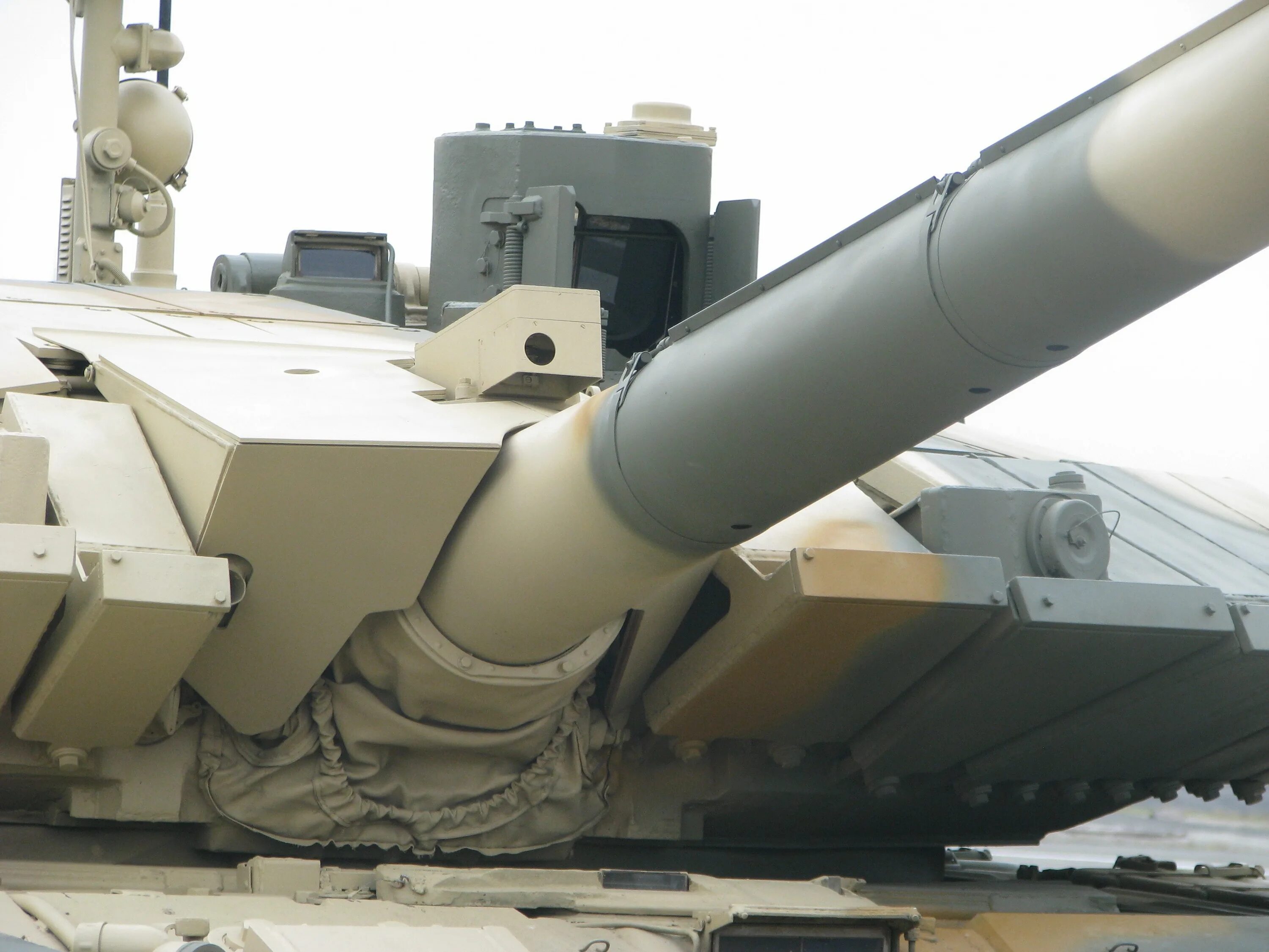 Т-90м динамическая защита. Т 90 динамическая защита. Пушка танка т90. Т90 Реликт.