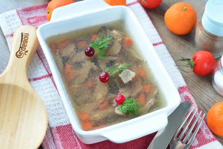 кастрюля для холодца. холодец из голени индейки. холодец из свиных ножек. можно из холодца сварить суп. можно из холодца сварить суп.