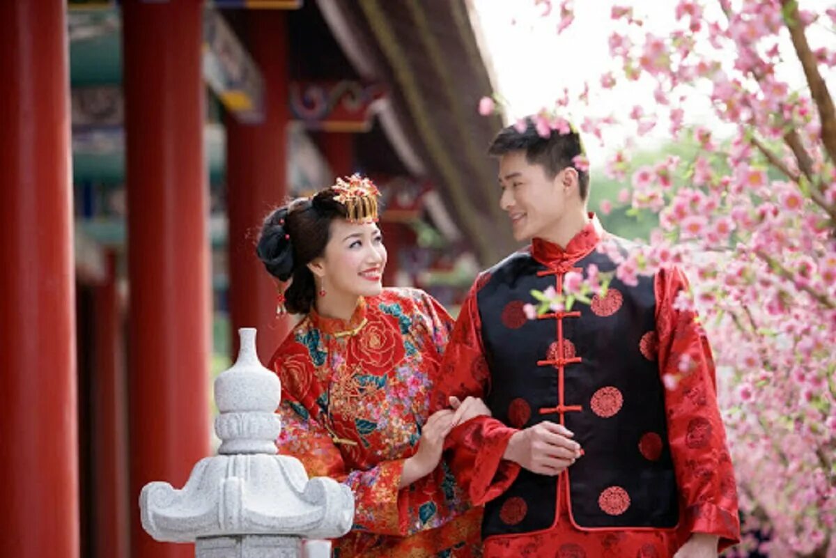 традиционные свадебные наряды. Chinese wedding. китайский свадебный наряд. Chinese wedding. китайская невеста.