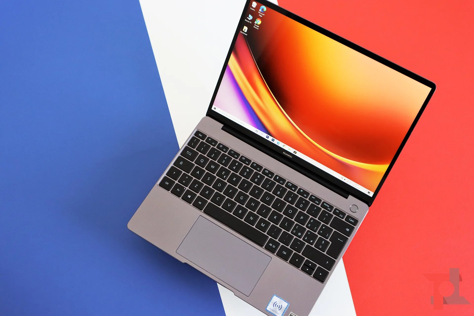 Huawei matebook аккумулятор. Huawei MATEBOOK 13. 13" Ноутбук Huawei MATEBOOK 13. MATEBOOK 13 AMD 2020. Huawei MATEBOOK d13.