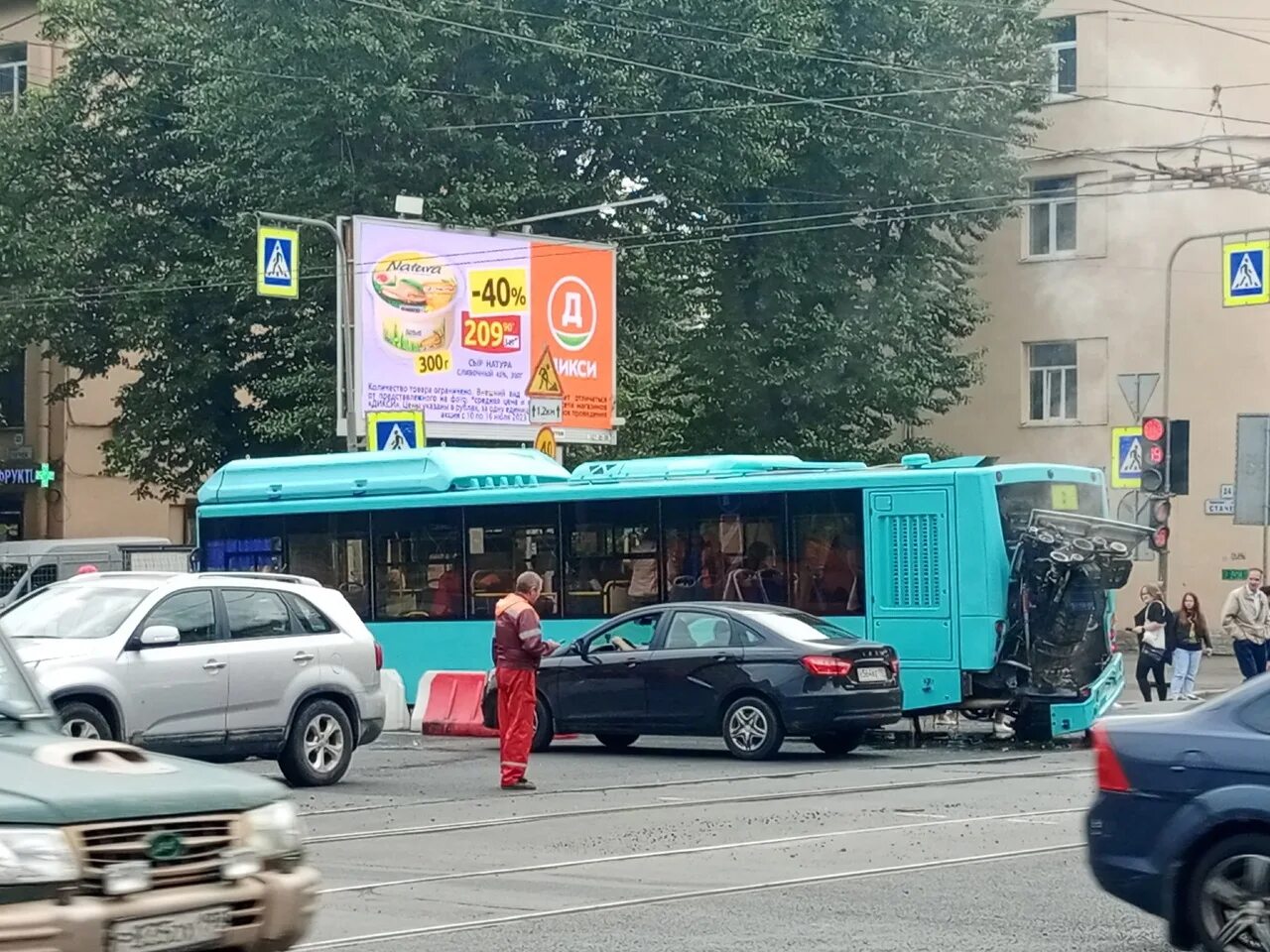 Лазурный автобус упал. Автобус. лазурные автобусы в питере. волга баслазурный автобус. новые автобусы.