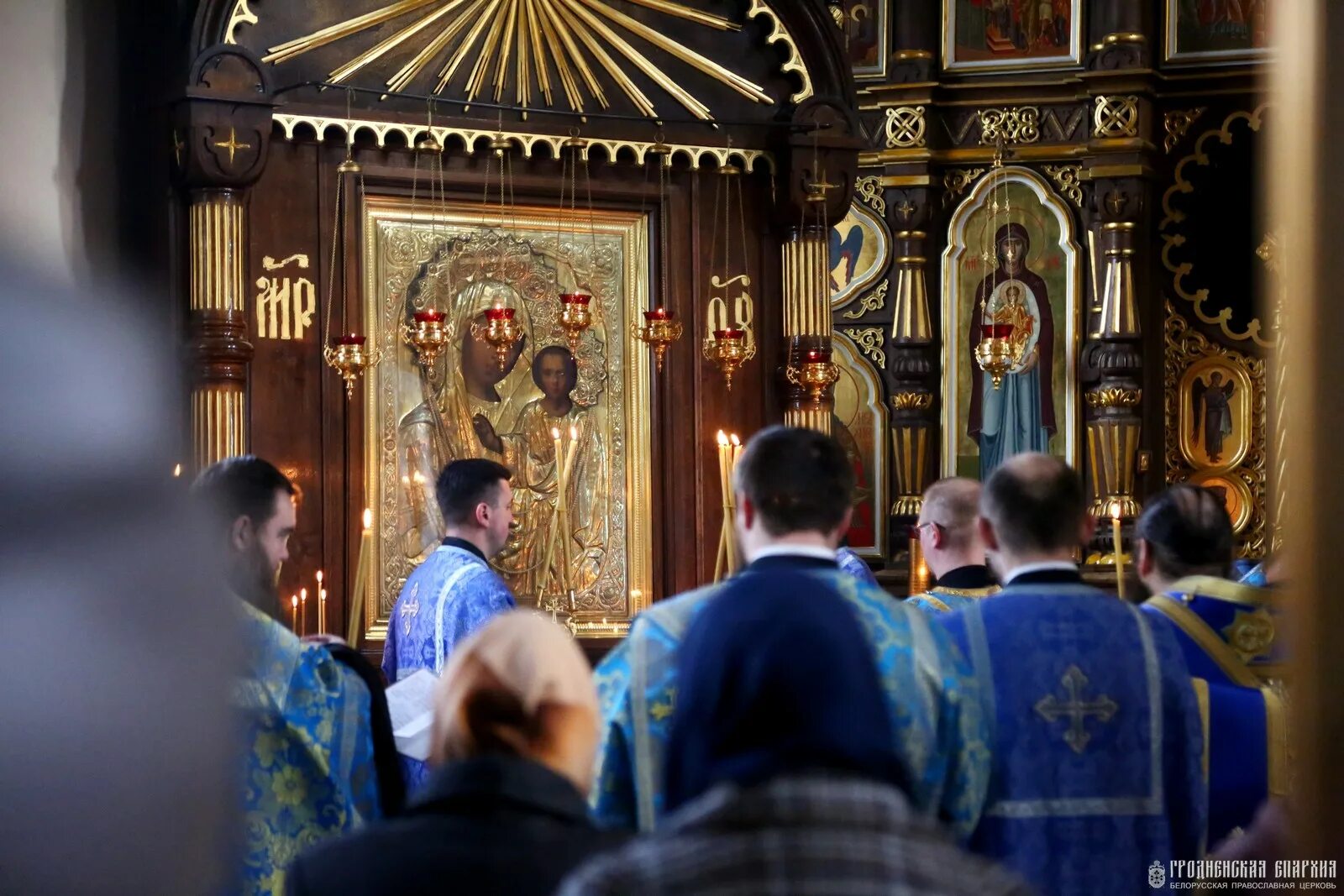 Акафисты песнопения. Утреня с пением акафиста Пресвятой Богородице..