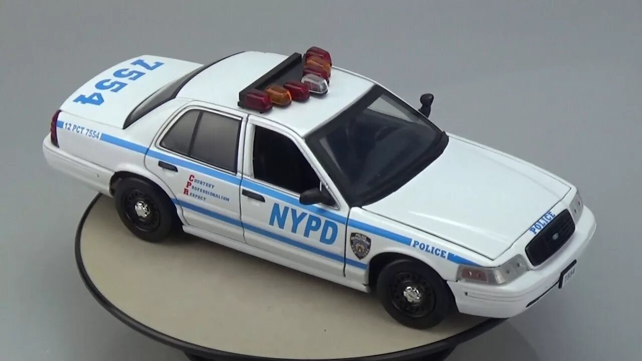 Chevrolet corvette 1998 1:36 maisto. Greenlight ford crown victoria nypd 1к18. Мерседес 1:24 benz полиция. Корвет игрушка. Greenlight terminator.