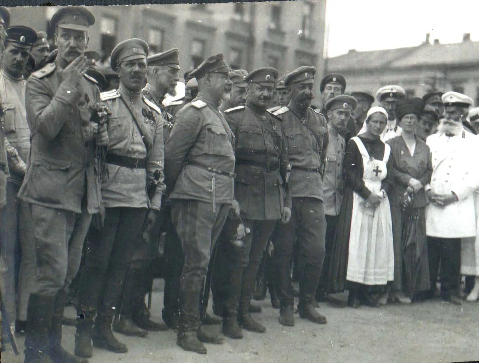 Генерал Деникин и его добровольческая армия. Деникин генерал белой армии. Генерал Деникин 1917-1918.