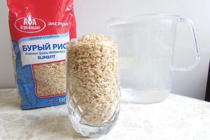 Рис после варки увеличивается. Бурый рис. Бурый рис пропорции воды. Варка бурого риса. Бурый рис пропорции воды и риса.