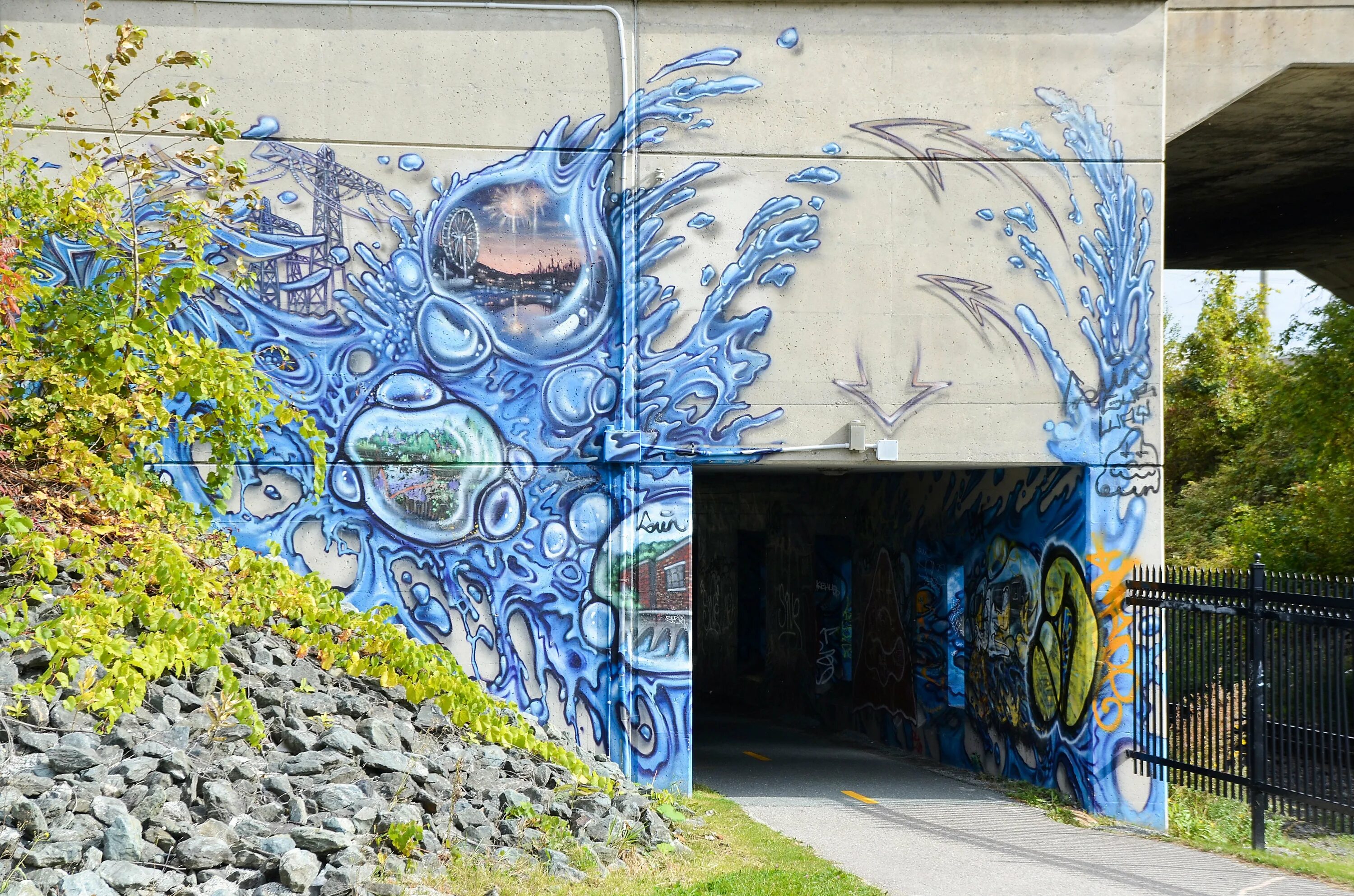 Мурал Квебек. Разрисованные стены. Роспись стен на улице. Рисование на стенах домов. Рисунок на стене улица