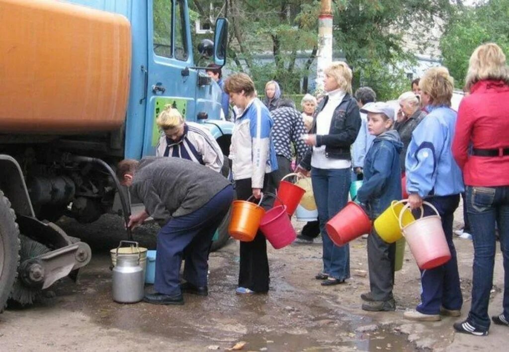 Раздача питьевой воды. Подвоз воды. Подвоз воды населению. Подвоз технической воды. Подвоз воды жителям.