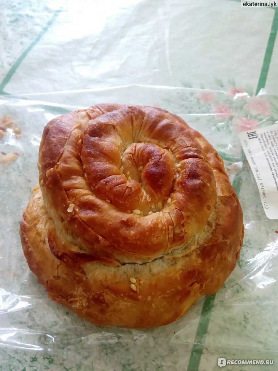 Пятерочка выпечка улитка греческая. Улитка греческая с мясом пятерочка. Улитка греческая с мясом пятерочка. Улитка с мясом из пятерочки. Косичка с мясом.