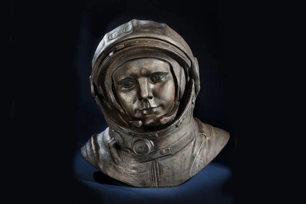 Где был установлен первый бюст гагарина. Бюст гагарина. памятник юрию гагарину в вифлееме. бюст гагарина этномир.
