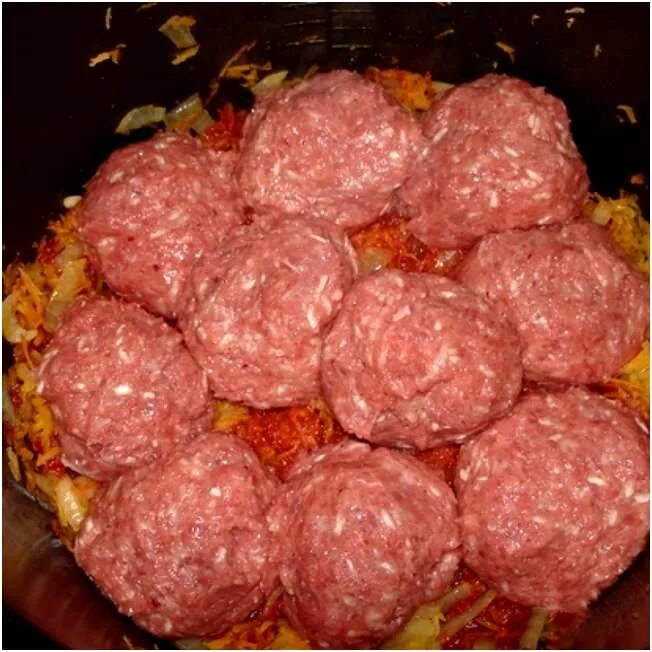 Рисовые шарики с фаршем в духовке. Ежики в мультиварке с подливкой из сметаны. Тефтели в мультиварке в сметанном. Рецепт ежиков из фарша в мультиварке. Ёжики с рисом и фаршем с подливкой в мультиварке.