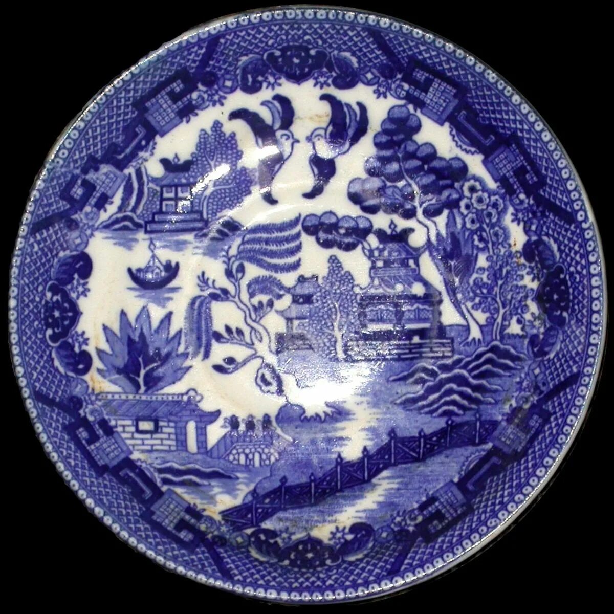 Фарфор узор. Китайский фарфор с бело-синим орнаментом.