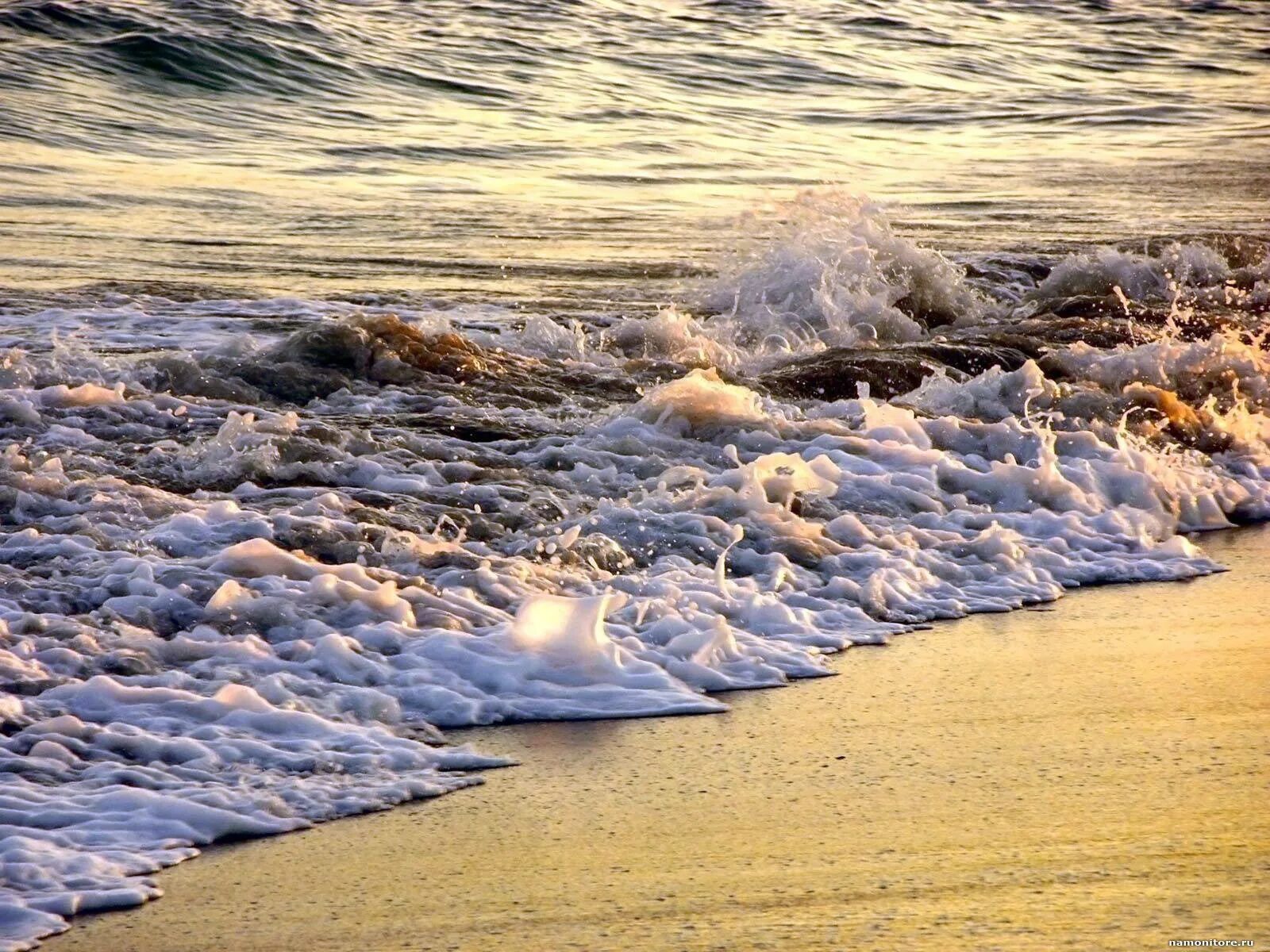 Прибой для сна. Ситжес волны морской Прибой. Море Прибой. Морской Прибой фото. Море ласковый Прибой.