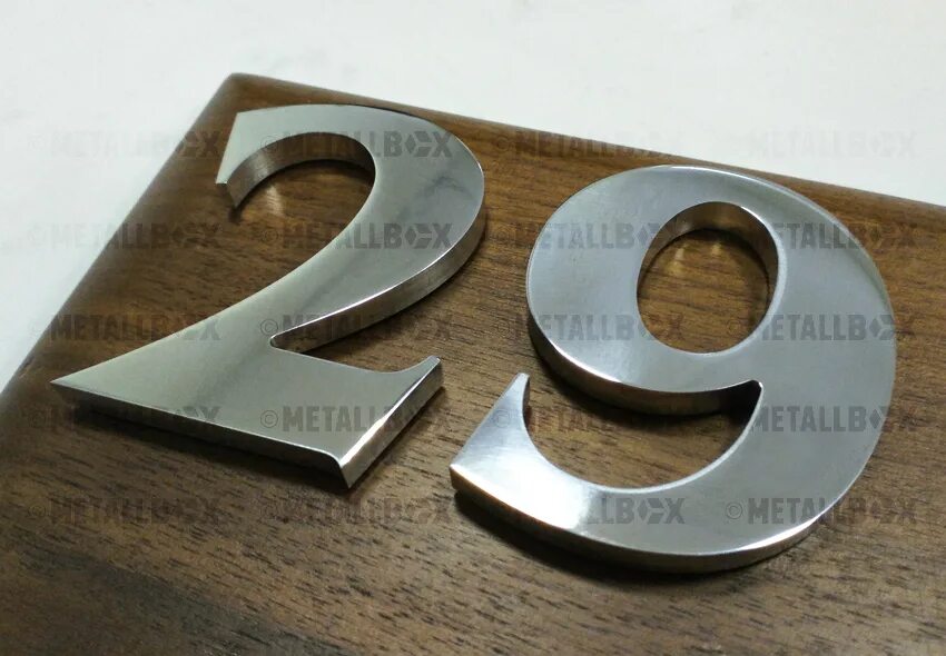 Современный номерок на дверь. Металл номер 4. Дверные номера 54. Металлические цифры. Цифры металл png.