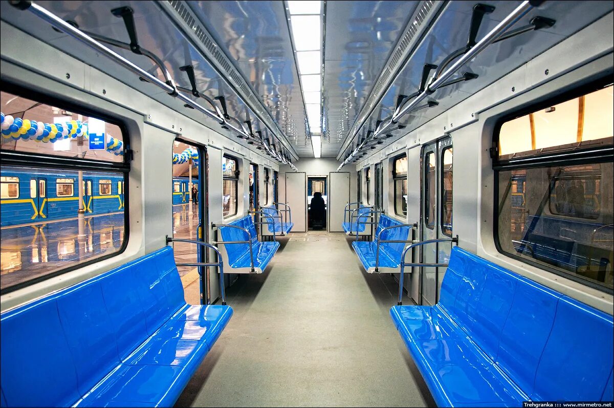 Звук поезда метро. Вагон метро. В 4 вагон метро. Вагон а метровагон. Вагон метро Киев.