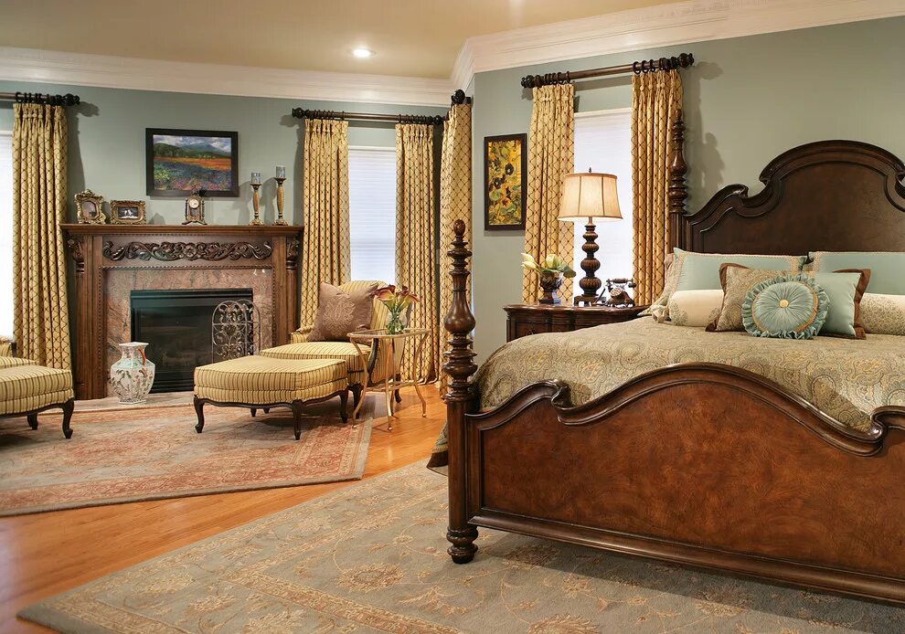 Мастер спальня. Спальня в классическом стиле с коричневой мебелью. Спальня коричневая классика. Золотаяклассическаяспалья. Золотая классическая спальня.