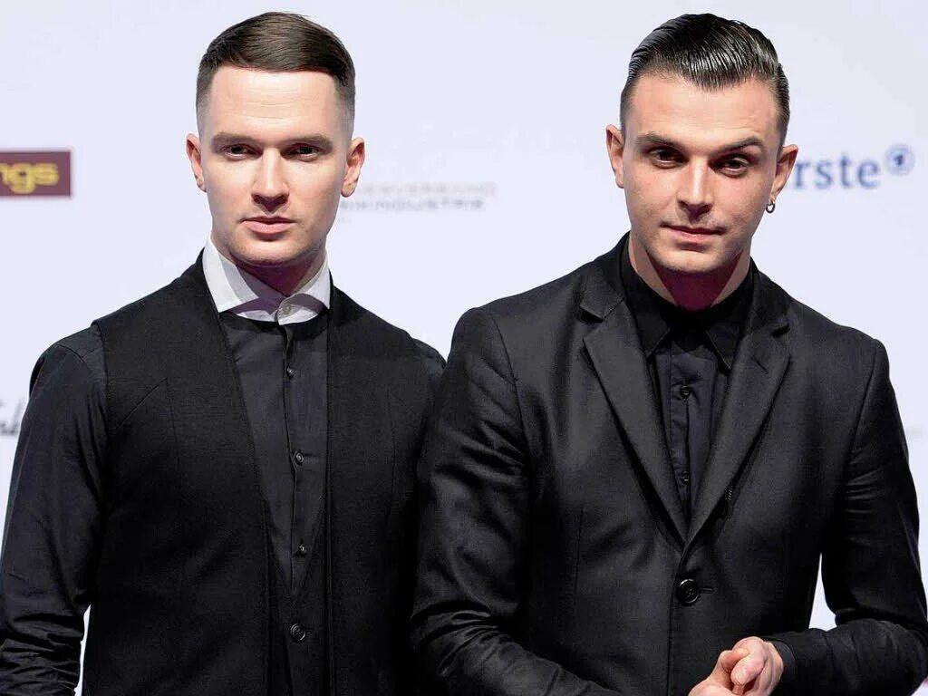 Hurts take. Hurts группа 2022. Тео хертс. Hurts 2023. Солист группы hurts.