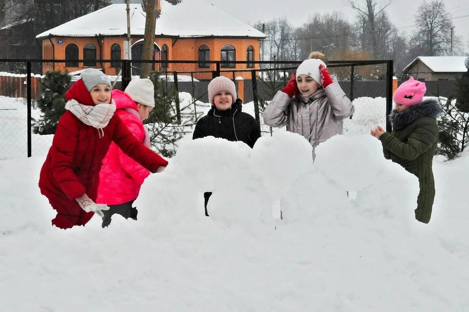 Программа снежок. Игровая программа «снежные баталии». снежные баталии игры на свежем воздухе. дом культуры снежный. игры на открытом воздухе снежные баталии.