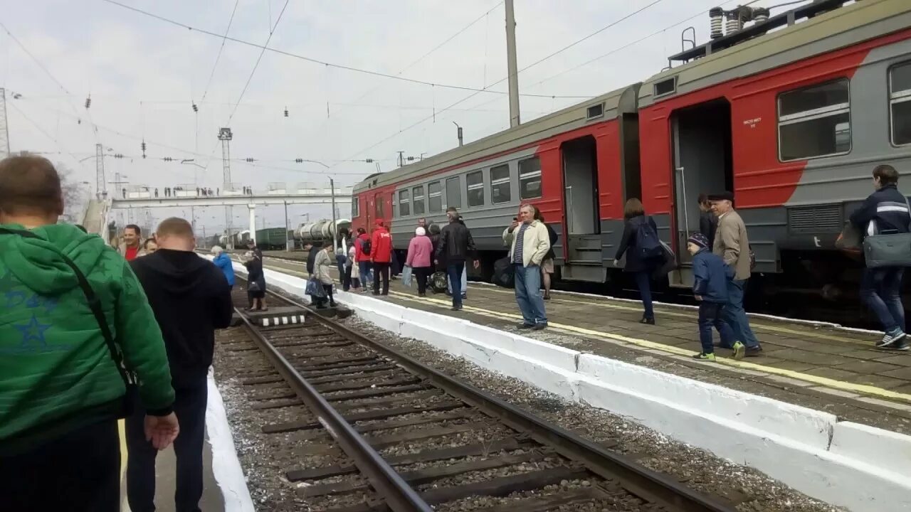 ЖД вокзал Нальчик. Прохладный Кабардино Балкария вокзал. ЖД вокзал Прохладный КБР. Нальчик Прохладный с ЖД вокзала. Электричка прохладный минеральные воды