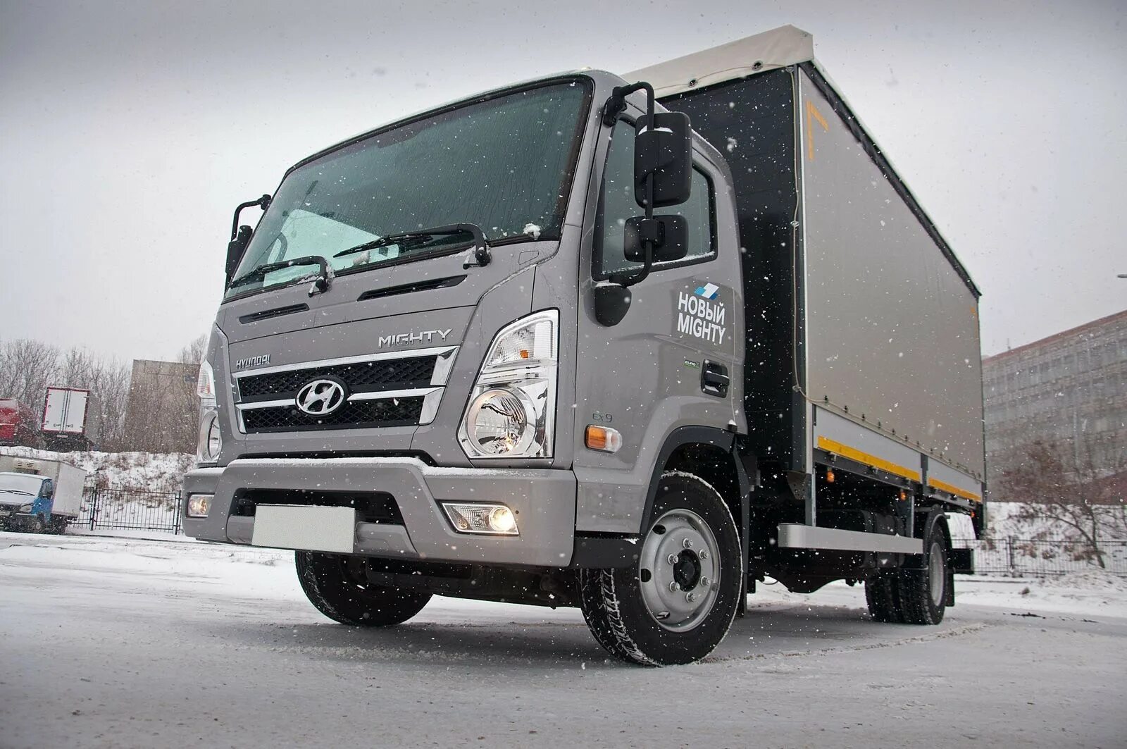 Грузовой автомобиль хендай. Hyundai Майти ex9. Hyundai Майти фургон ex8. Hyundai Mighty ex9 изотермический. Hyundai ex8 бортовой.