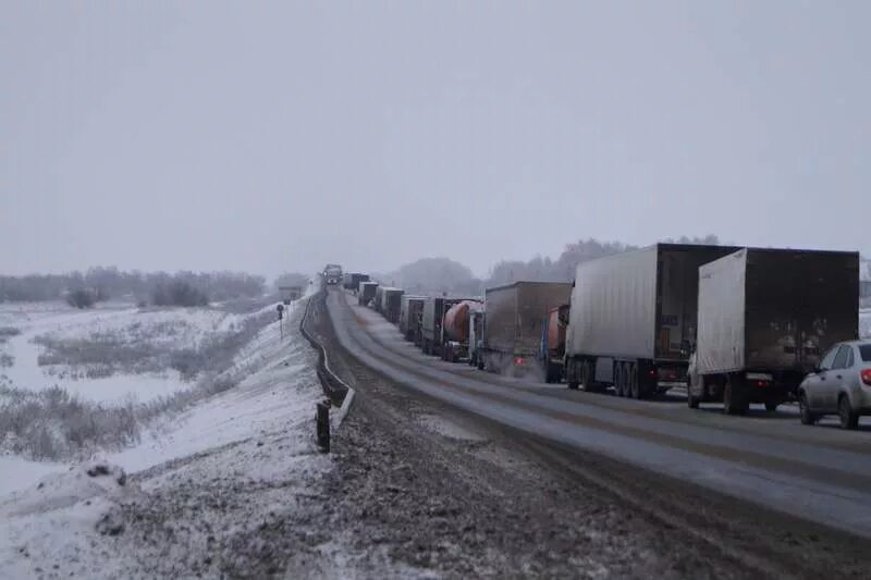 Пробки арзамасская трасса. Пробки на трассе м5 тольятти сызрань. Пробка из фур в тольятти. Трасса м5 самара тольятти. Пробки в сызрани м5.