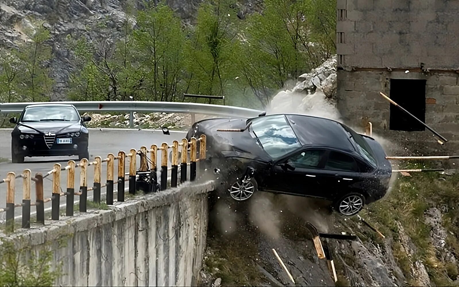 Car chase scene. Квант милосердия погоня.