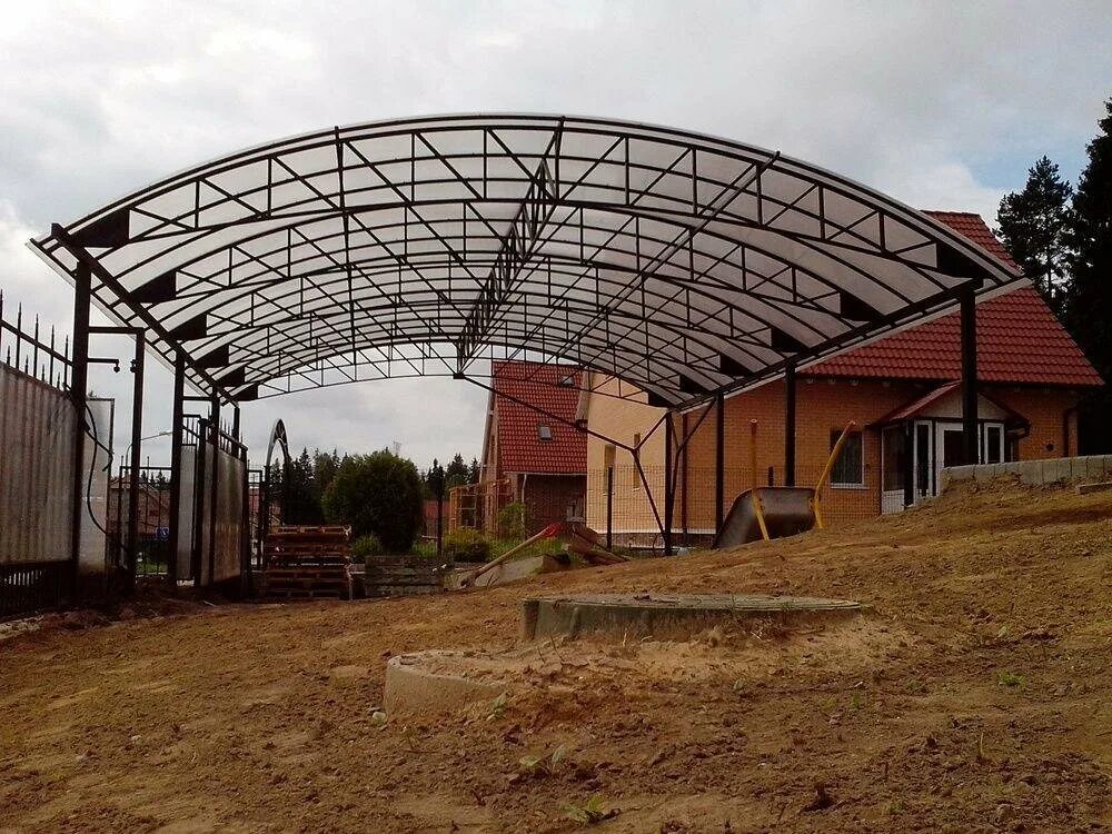 навесы металлических конструкций. навес из металлоконструкций. односкатный навес из профильной трубы 20/40. железный навес. навесы металлических конструкций.