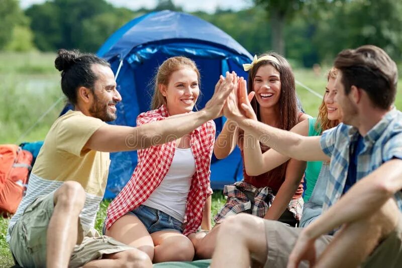 Провести друзей по городу. Making friends at Camp. People Camping. People at Campsite. To meet New friends in Camp.