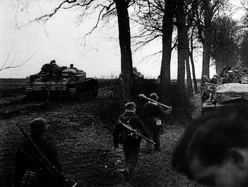 2 мировой первомайского. Лихтенштейн во второй мировой. Fallschirmjager нормандия 1944. 2 мировой первомайского. 2 мировой первомайского.