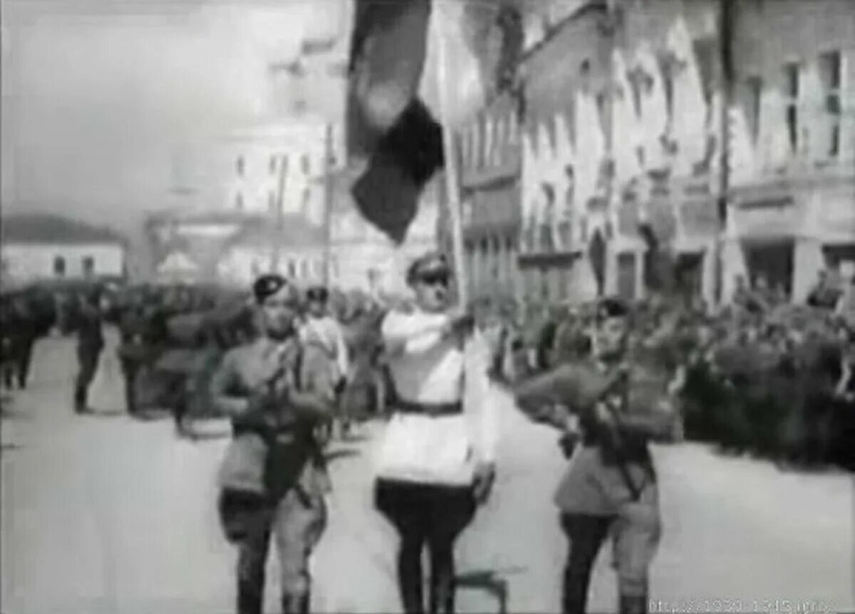 Псковский парад роа 1943. Парад роа псков 1943 год. Парад 1-й гвардейской бригады роа во пскове 22 июня 1943 г. Парад 1943. Парад 1943.