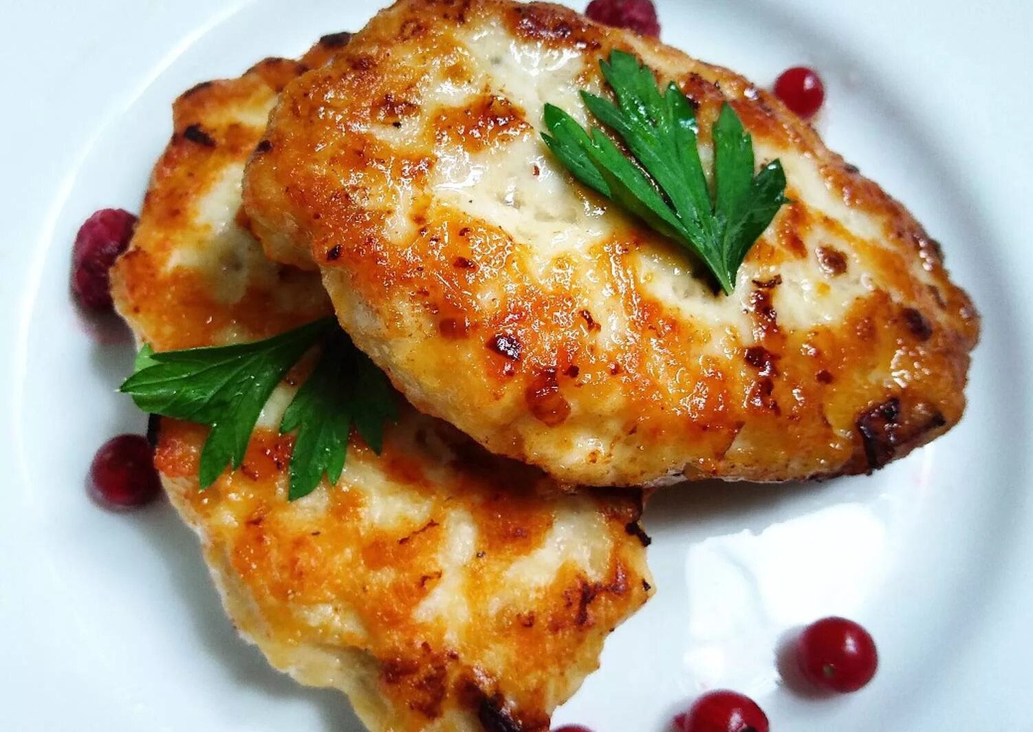 Котлетки из куриного филе с майонезом. Котлета по министерски. курица по министерски. куриное филе по министерски. куриные котлеты.