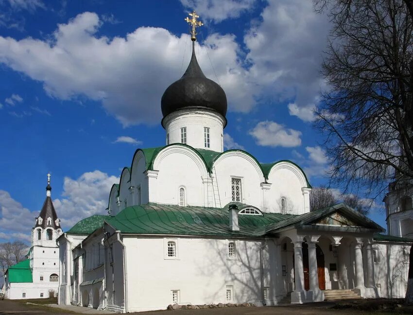 Монастырь в александрове. Александровская Слобода Успенский монастырь. Город Александров Успенский монастырь.