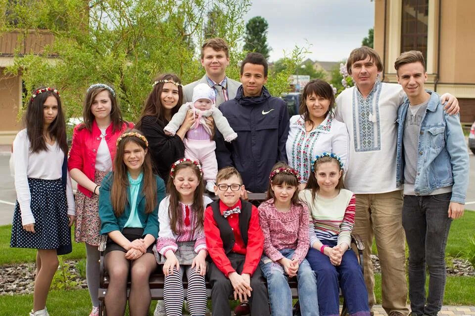 Многодетная мать. Много детей. Анна ананова. Пять детей 12. Пять детей 12.